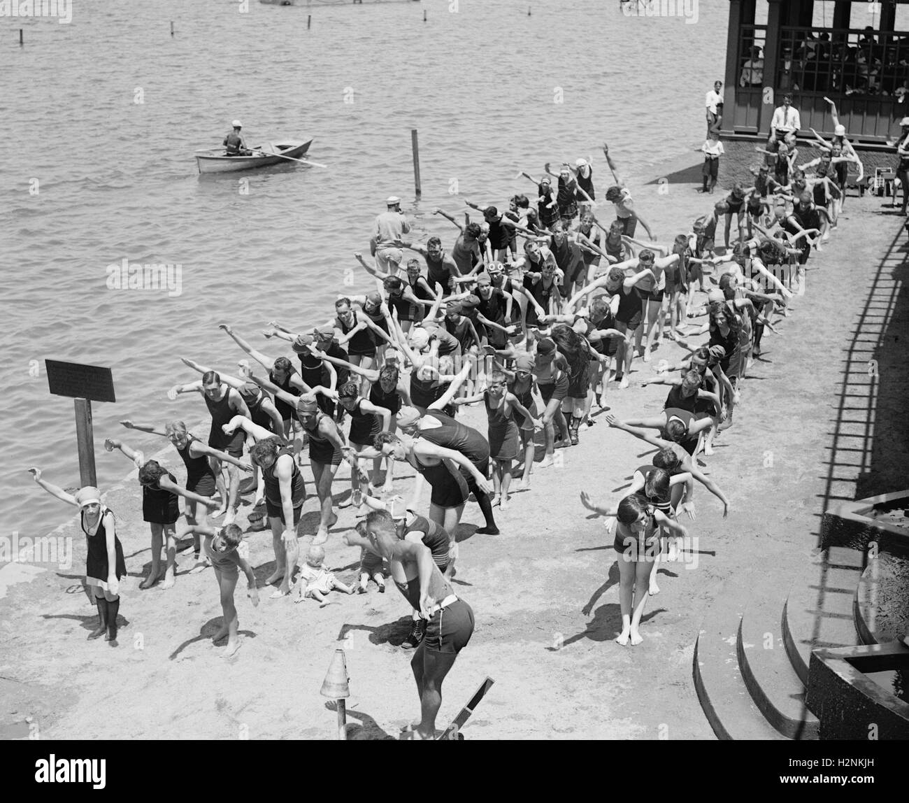 Des cours de natation à la plage de baignade, Washington DC, USA, National Photo Company, juillet 1922 Banque D'Images