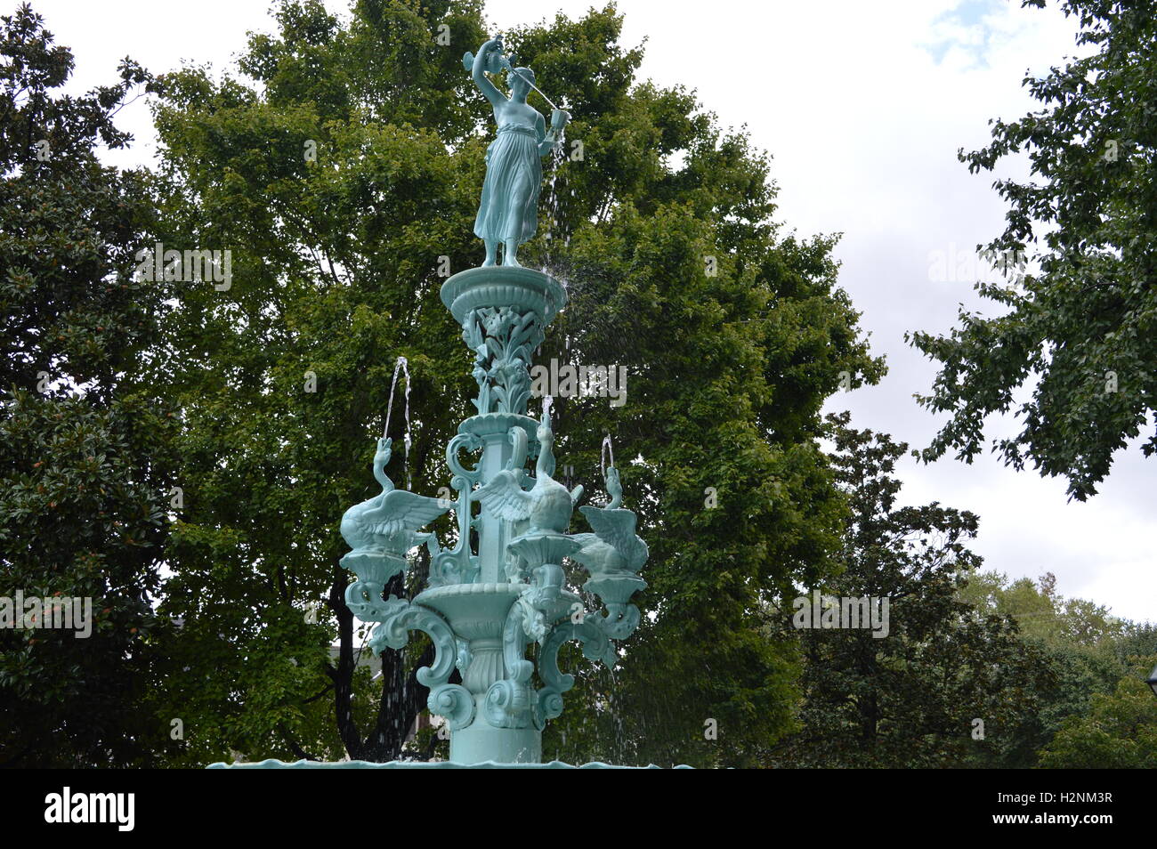 La fontaine dans le parc La Fontaine, Chestertown, Maryland. La fontaine dispose d'Héra, la déesse de la jeunesse, les lions et les cygnes. Banque D'Images