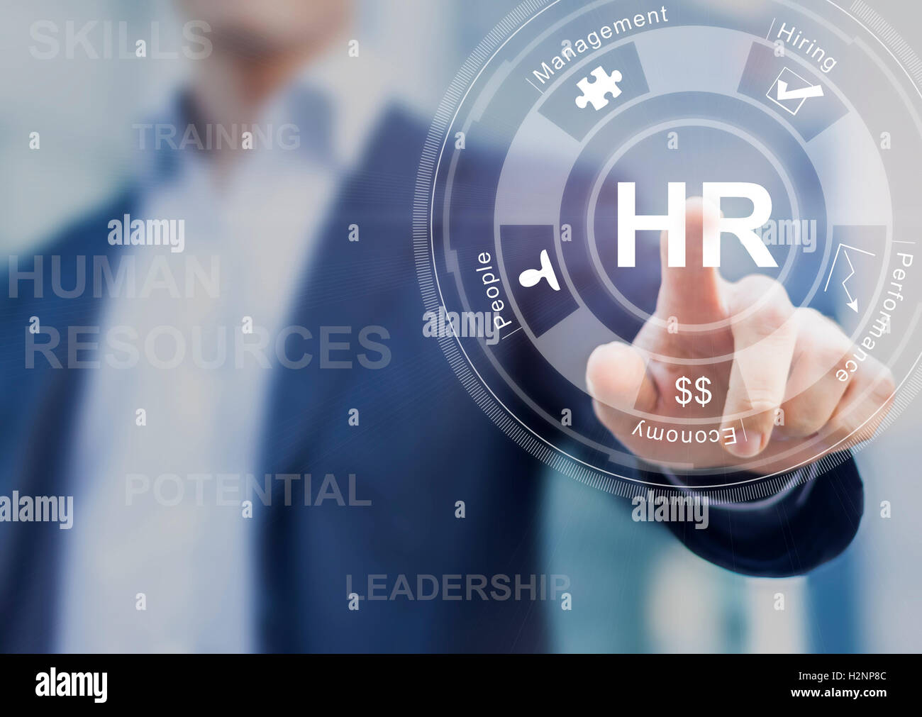 Concept des ressources humaines gestionnaire de bureau en appuyant sur l'ordinateur de bord blanc sur l'interface des compétences, de la formation et de la performance Banque D'Images