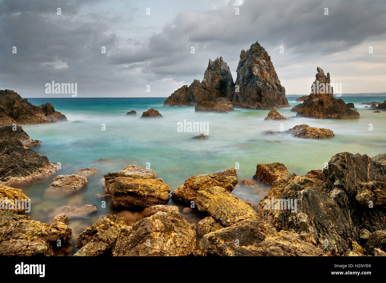 La formation rocheuse de Camel Rock de Bermagui, à proximité. Banque D'Images