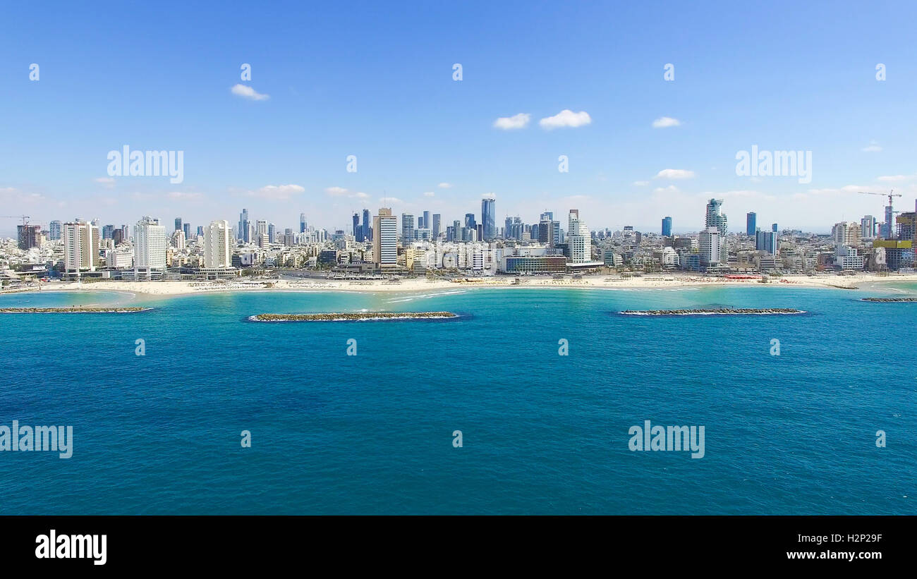 Tel Aviv skyline - Déménagement dans de la mer Méditerranée, l'image aérienne Banque D'Images
