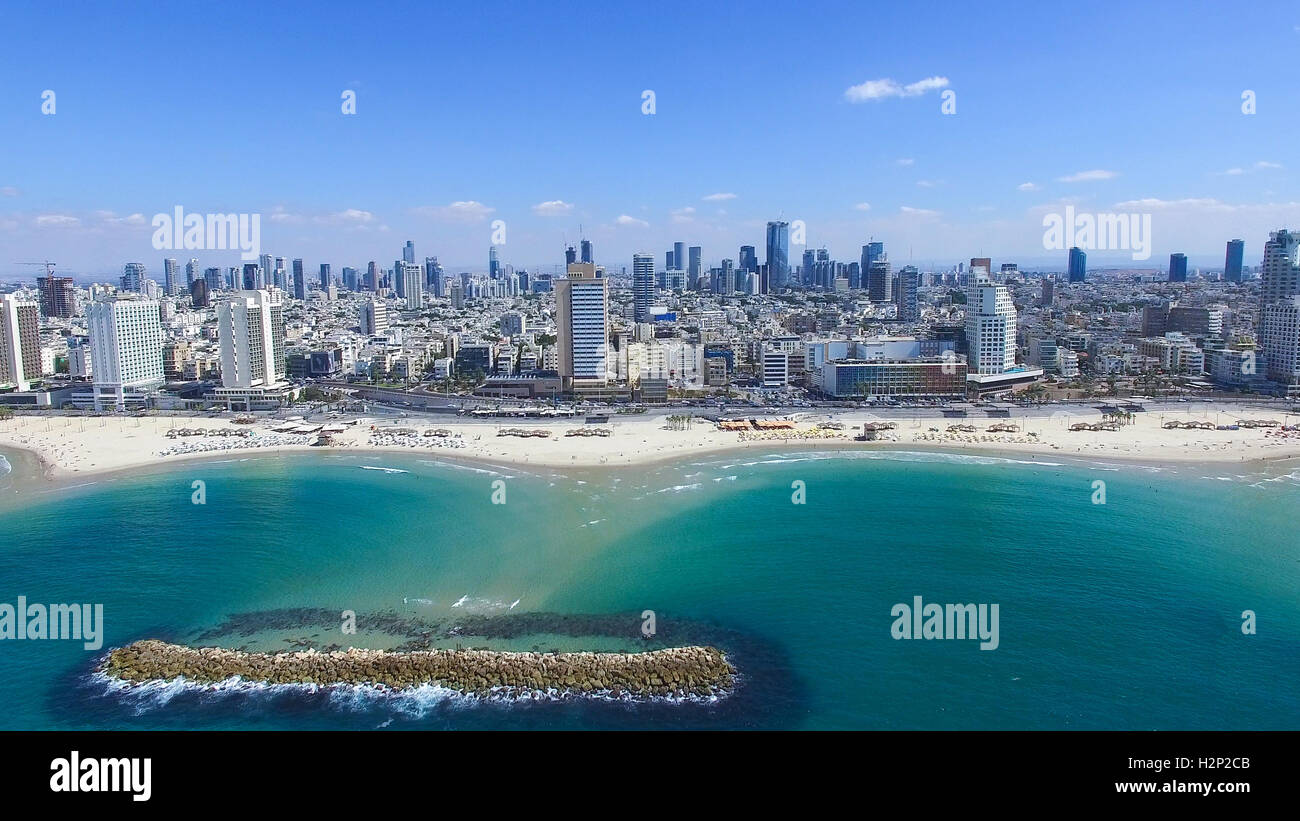 Tel Aviv skyline - Déménagement dans de la mer Méditerranée, l'image aérienne Banque D'Images