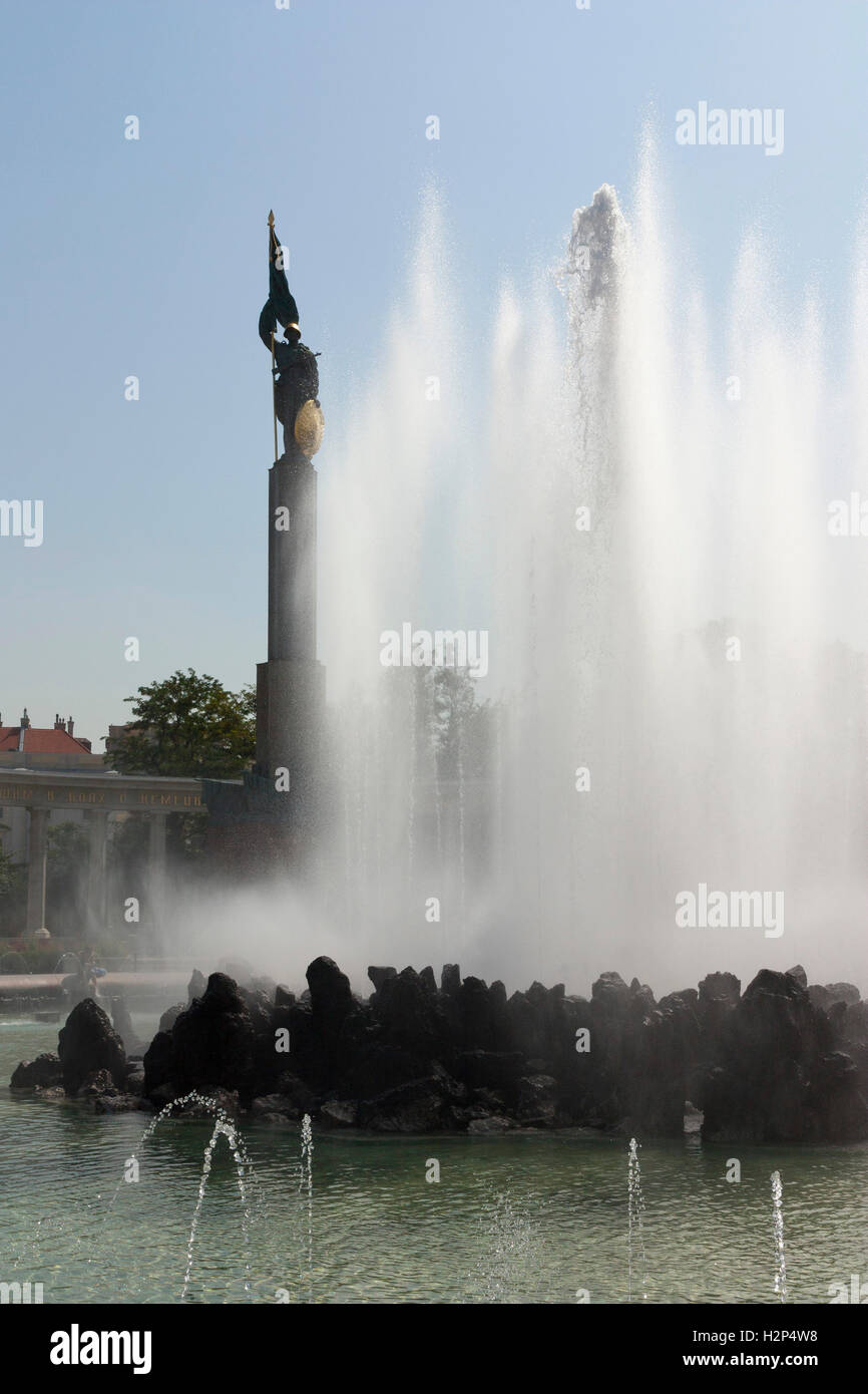 Hochstrahlbrunnen fontaine et Monument commémoratif de guerre soviétique, Vienne Banque D'Images