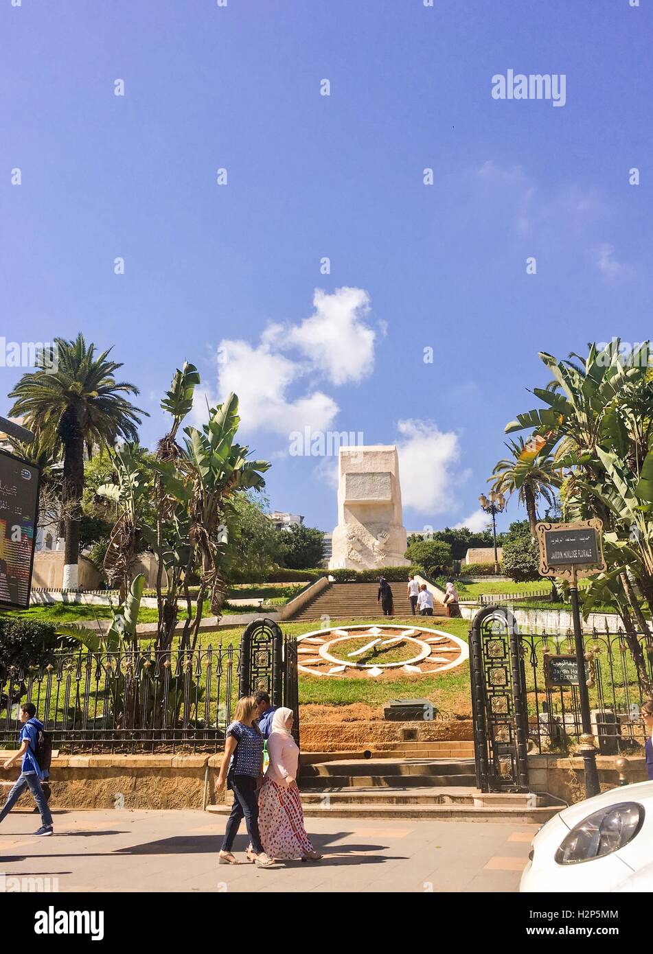 Boulevard de la liberté monument à jardin horloge florale park à Alger Algérie Banque D'Images
