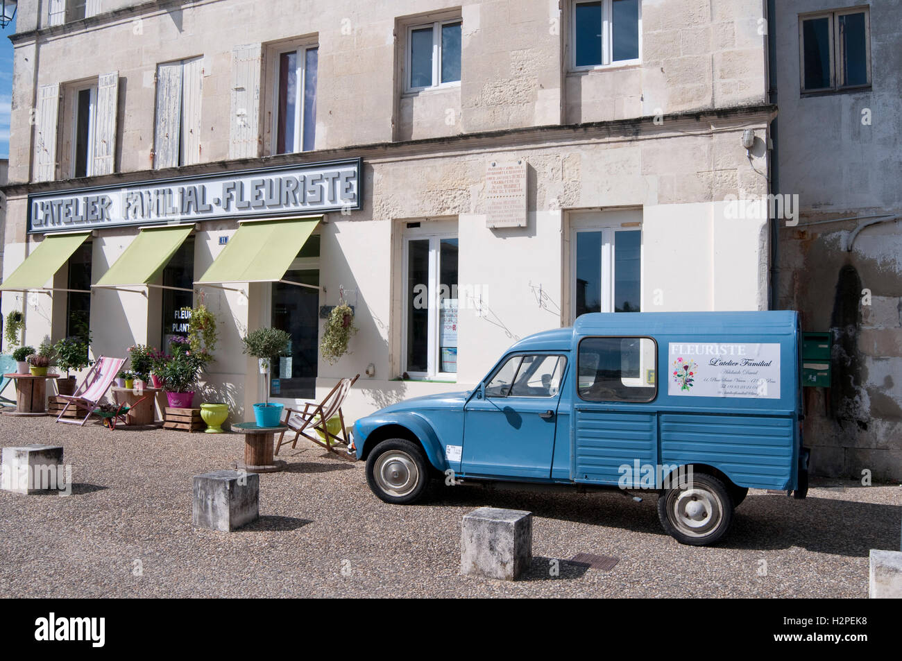 Fleuriste français, la vie du village, l'Acadiane, Citroen, France, maison de vacances Banque D'Images