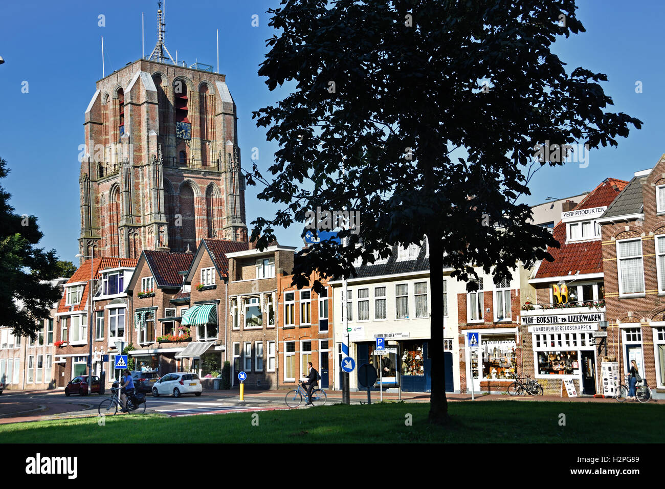 Vieille ville néerlandaise de Leeuwarden Frise Fryslan Oldehove Tour Toren aux Pays-Bas ( vu de Westerplantage street ) Banque D'Images