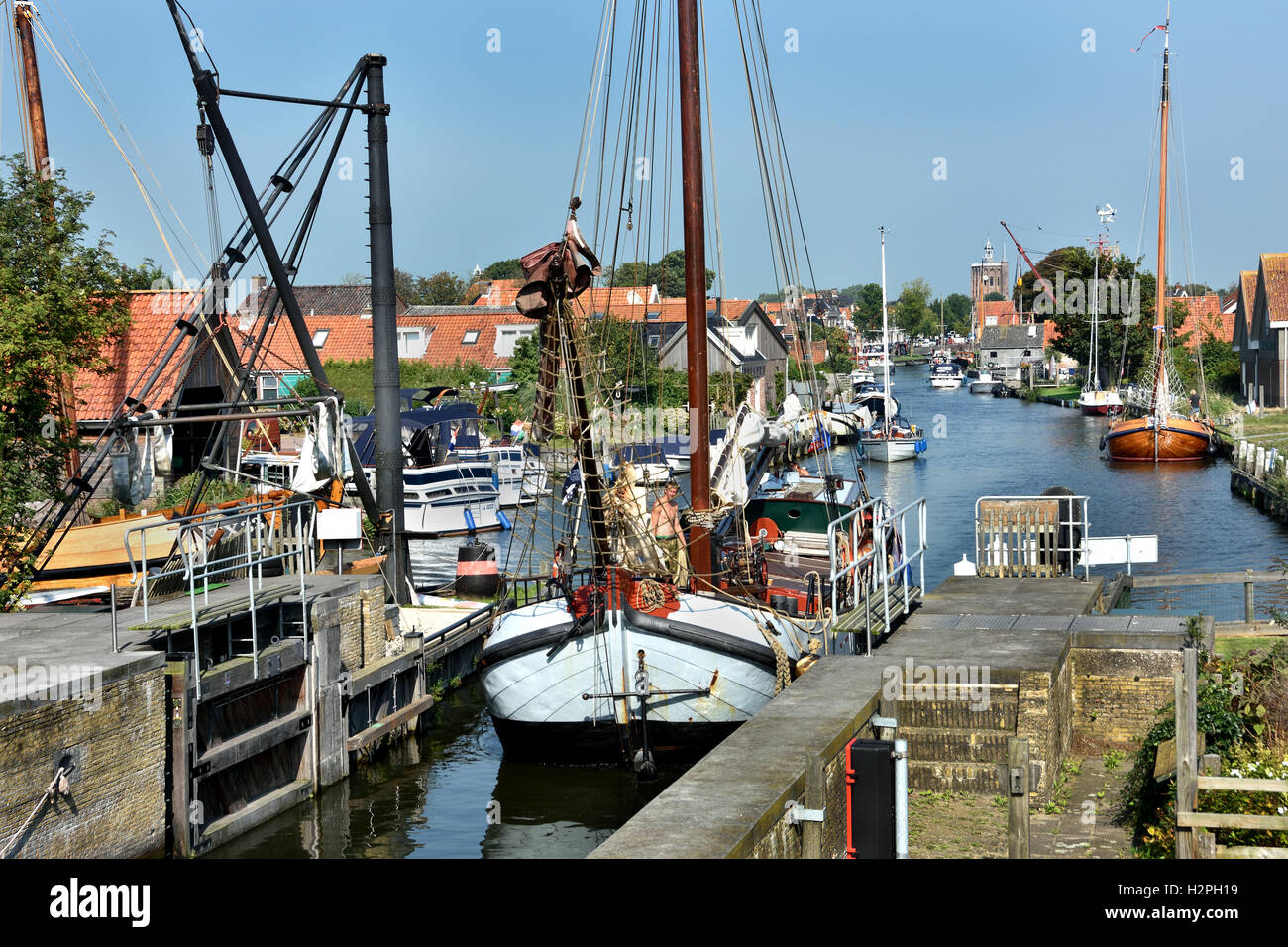 Vieux Bateau à voile Sneek 1374. 4000 habitants. Friesland - Pays-Bas Banque D'Images