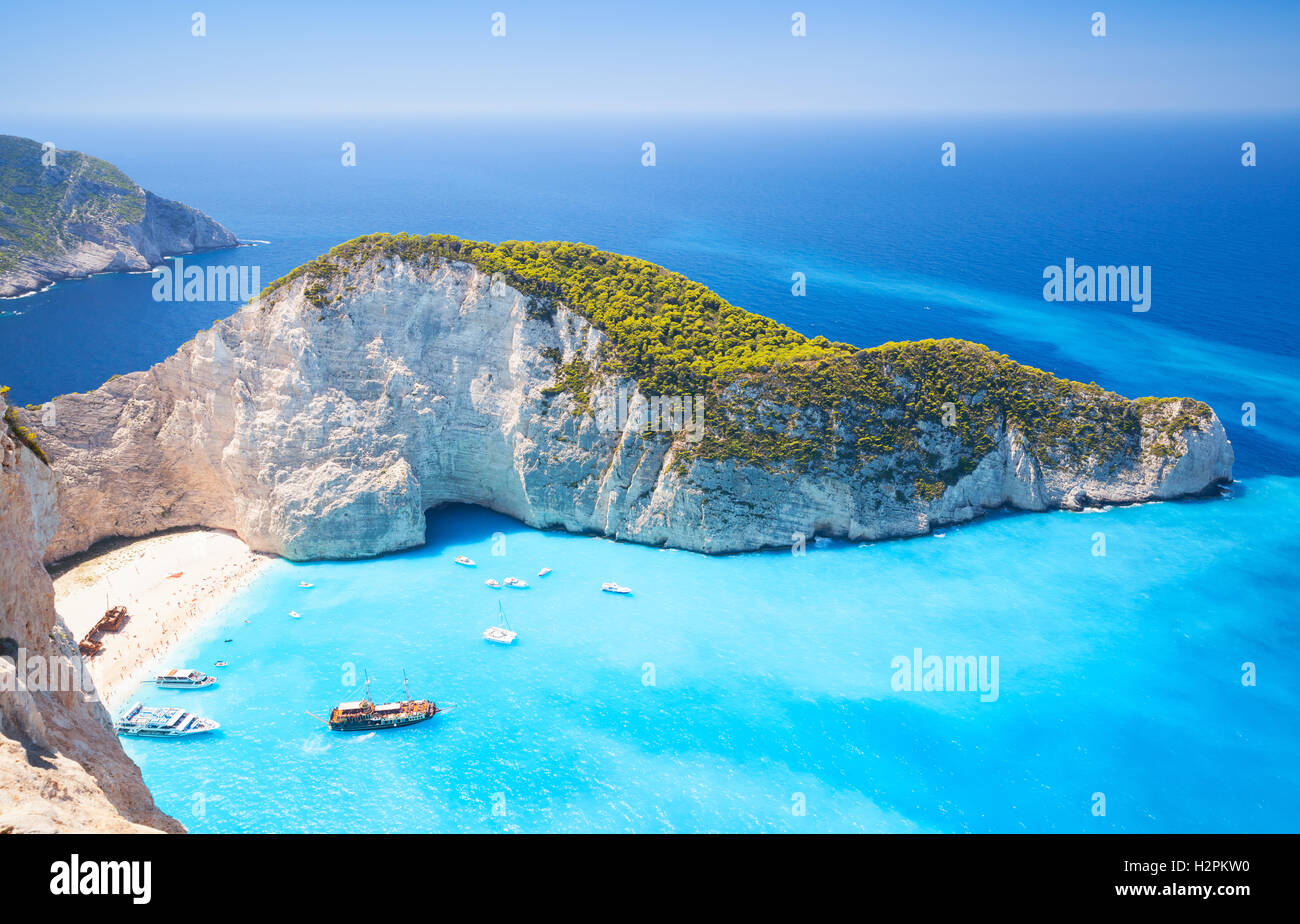 La baie de Navagio et Ship Wreck Beach en été. Le plus célèbre monument naturel de Zakynthos, île grecque dans la mer Ionienne Banque D'Images