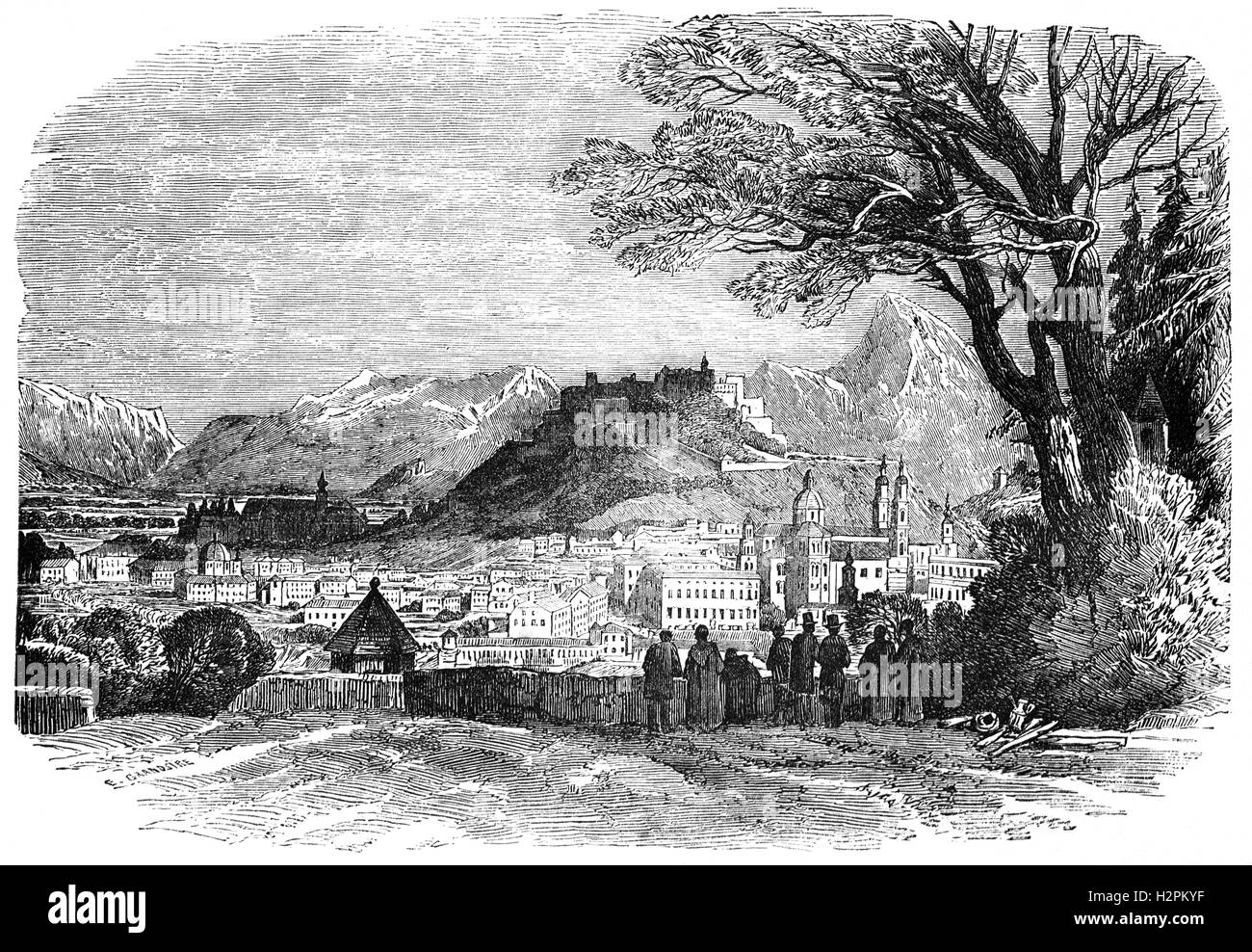 En 1850, l'état de Salzbourg a été restauré en tant que capitale du duché de Salzbourg, et est devenu une partie de l'Autriche-Hongrie en 1866 . Divisée par la rivière Salzach avec vue sur les Alpes orientales. Il est connu comme le lieu de naissance de Mozart Banque D'Images