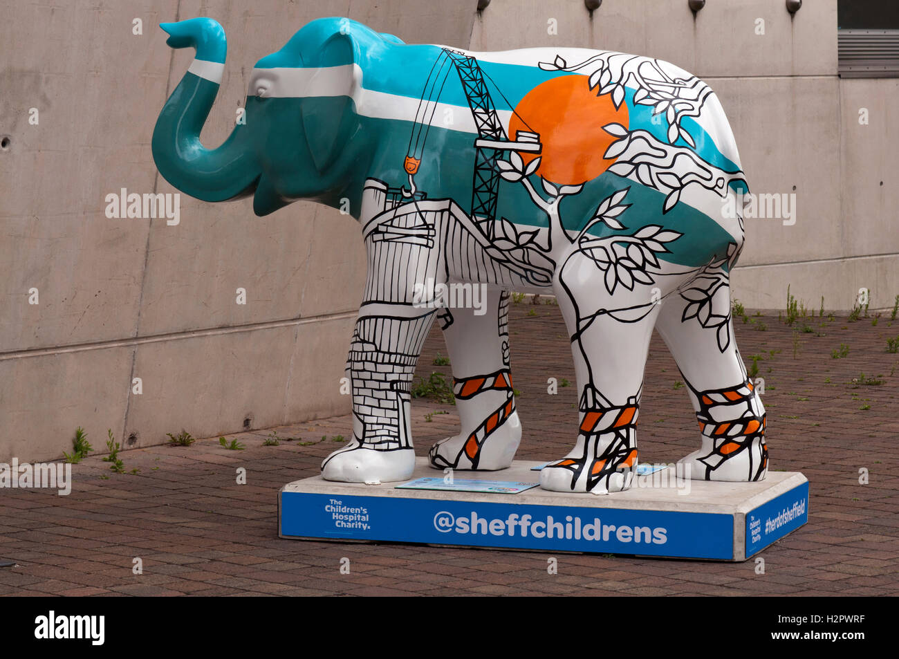 La ville, de l'éléphant par la sculpture Jo Peel. L'éléphant vise à refléter la continuelle évolution Sheffield en tant que ville. Banque D'Images