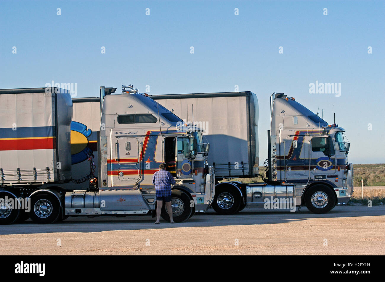 Australian gros camions garés dans un parking Banque D'Images