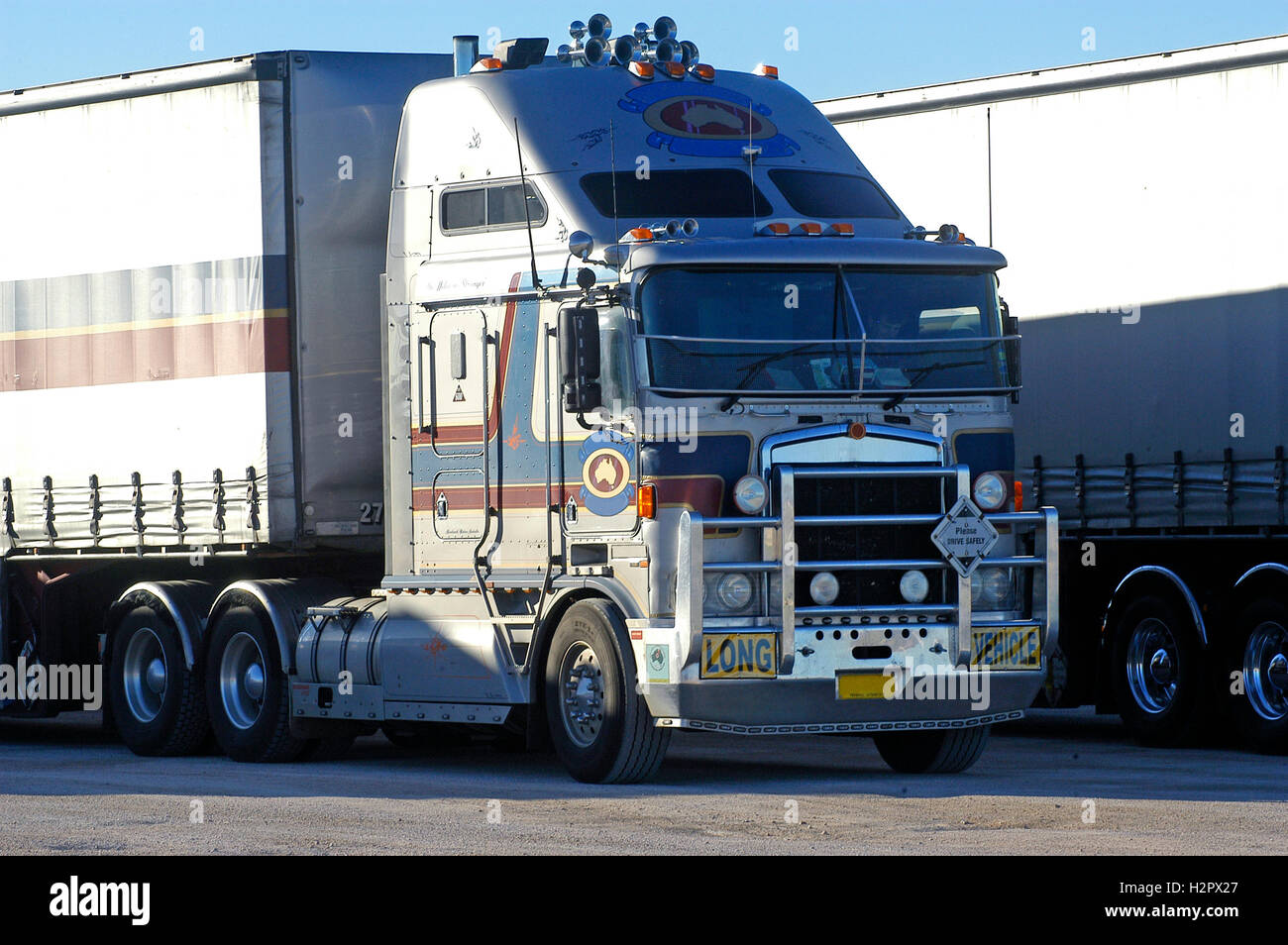 Australian gros camions garés dans un parking Banque D'Images