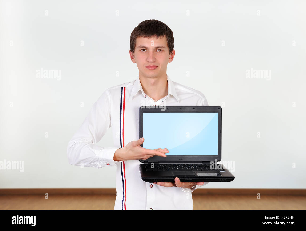 Boy holding laptop Banque D'Images