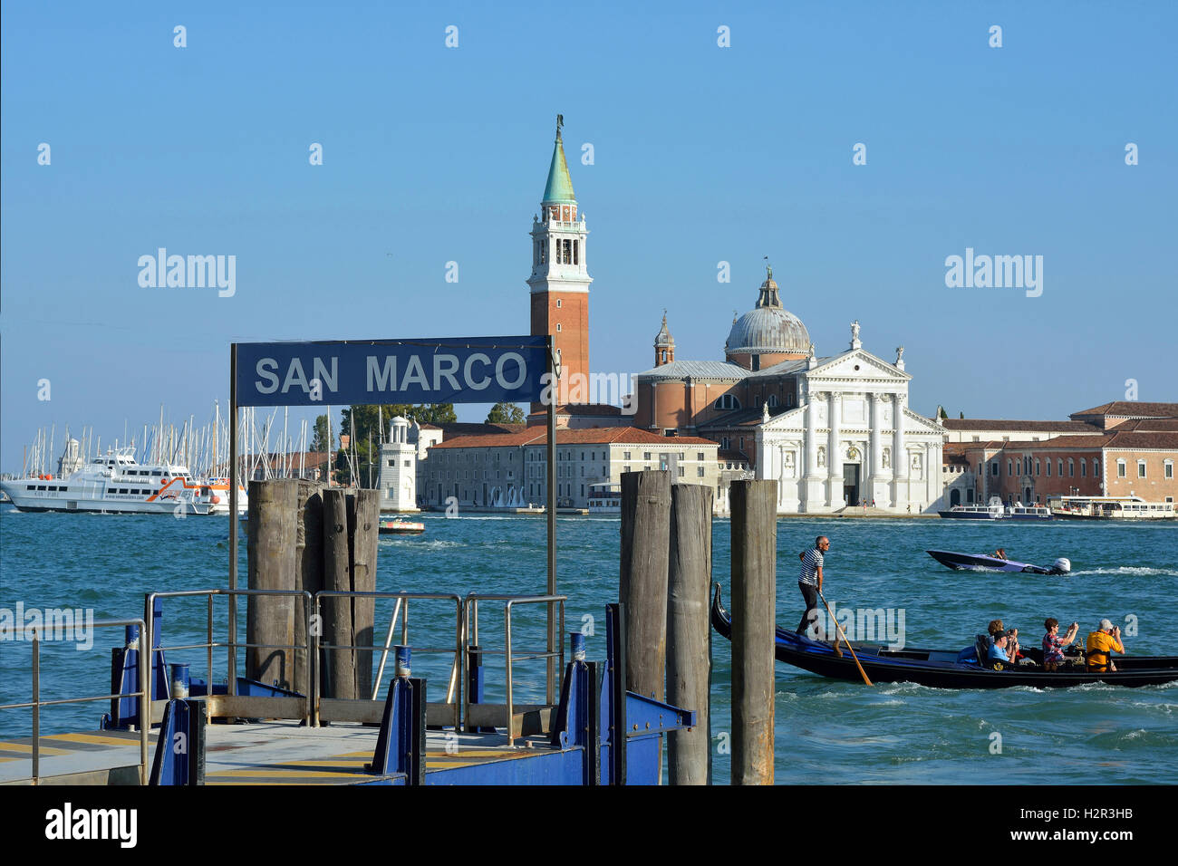 Vue depuis San Marco à île de San Giorgio Maggiore, dans la lagune de Venise en Italie. Banque D'Images