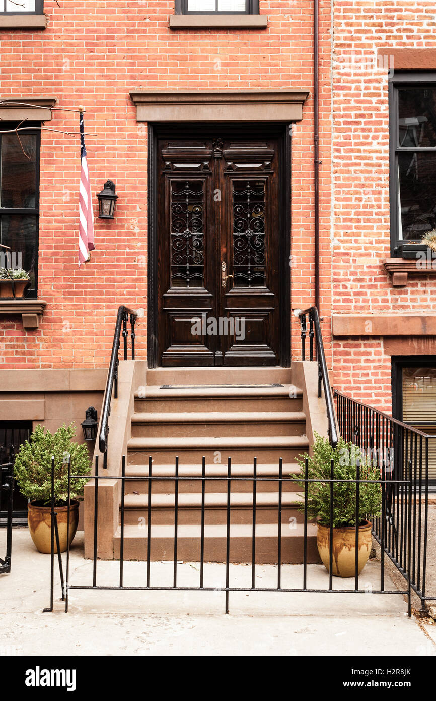 Un brownstone entrée dans Hoboken, New Jersey. Banque D'Images