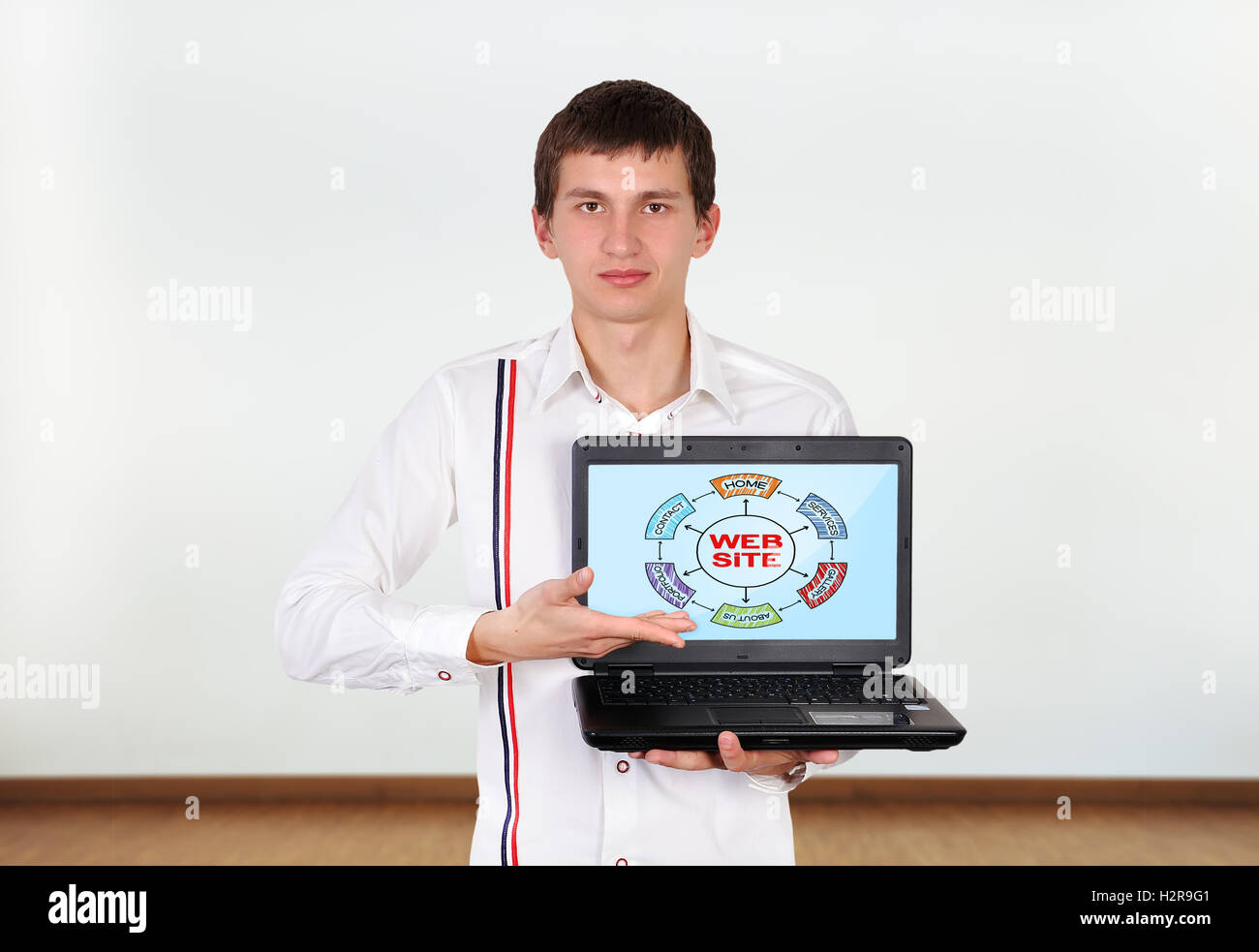 Boy holding laptop Banque D'Images