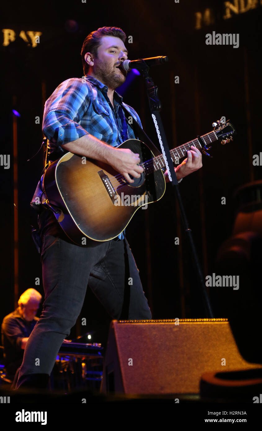 Las Vegas, NV, USA. 1 octobre, 2016. 01 octobre 2016 - Las Vegas, NV - Chris Young. 2016 Route 91 Harvest Festival Jour 2 au Village de la MGM. Crédit photo : MJT/AdMedia : Crédit Mjt/AdMedia/ZUMA/Alamy Fil Live News Banque D'Images