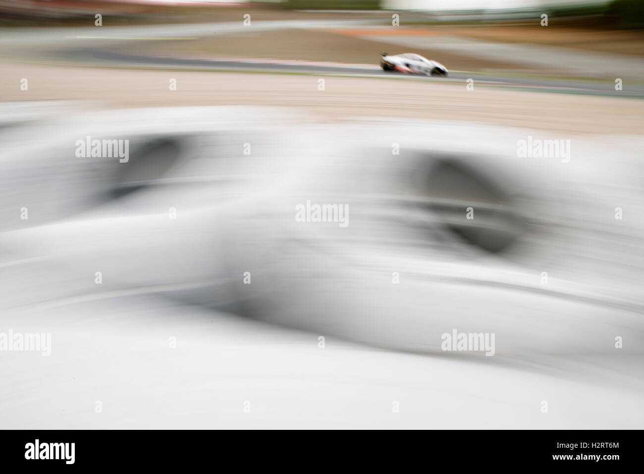 Barcelone, Espagne. 2 octobre, 2016. Les Mclaren 650S GT3 GT série Blancpain du garage 59, l'équipe entraînée par Rob Bell et Alvaro Parente, en action pendant le Festival de la vitesse de Barcelone sur le circuit de Catalunya. Crédit : Pablo Guillen/Alamy Live News Banque D'Images