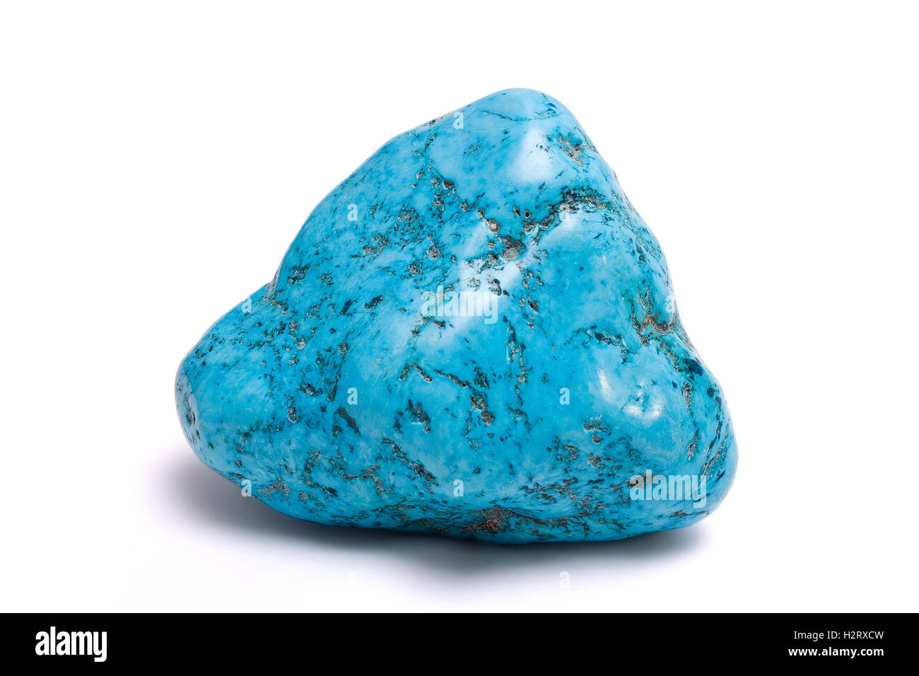 Pierre : Turquoise isolés montrant un plan macro ornement décoratif turquoise bleu minéral de pierre gemme semi-précieuse Banque D'Images