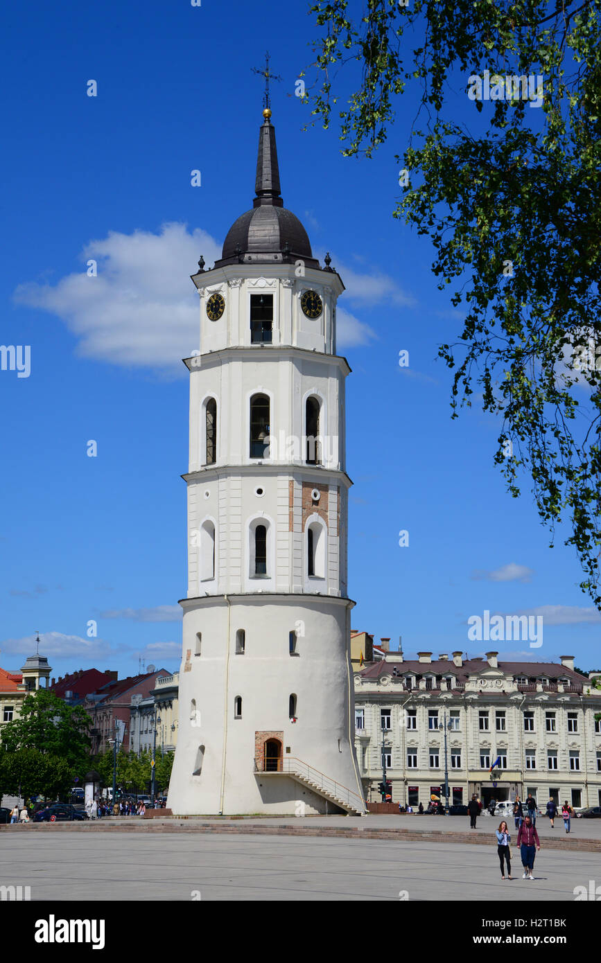 Clocher de la place de la cathédrale, au centre de Vilnius, capitale d'Lithania. Banque D'Images