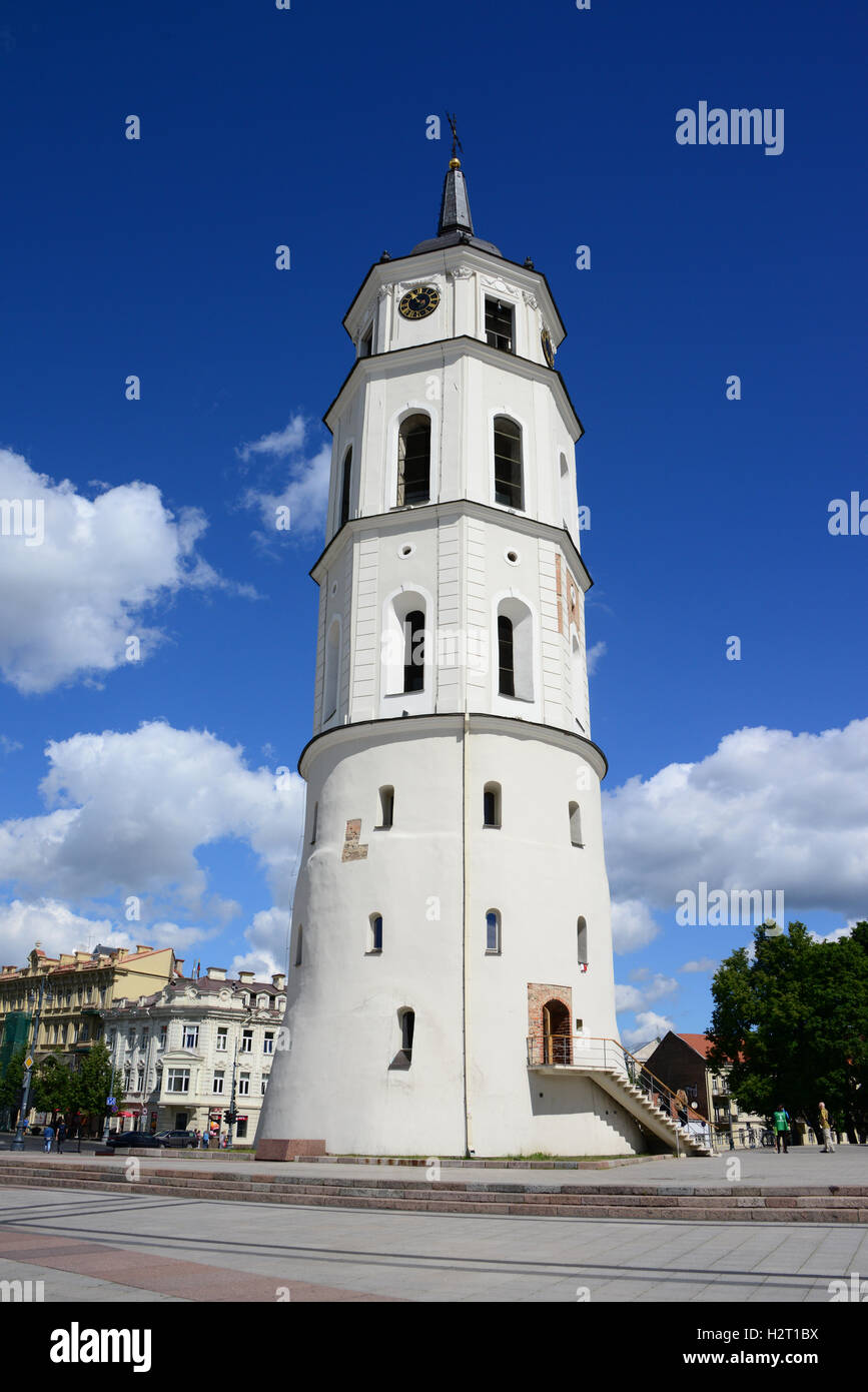 Clocher de la place de la cathédrale, au centre de Vilnius, capitale d'Lithania. Banque D'Images