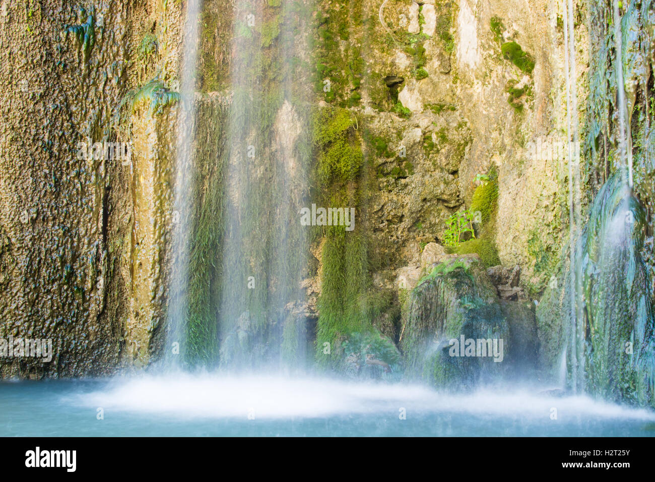 Nature de l'eau cascade chute rivière qui coule à l'extérieur Banque D'Images