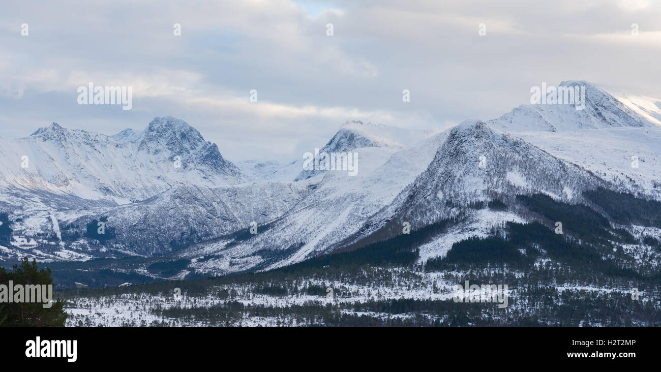 Les montagnes de neige en Norvège Banque D'Images
