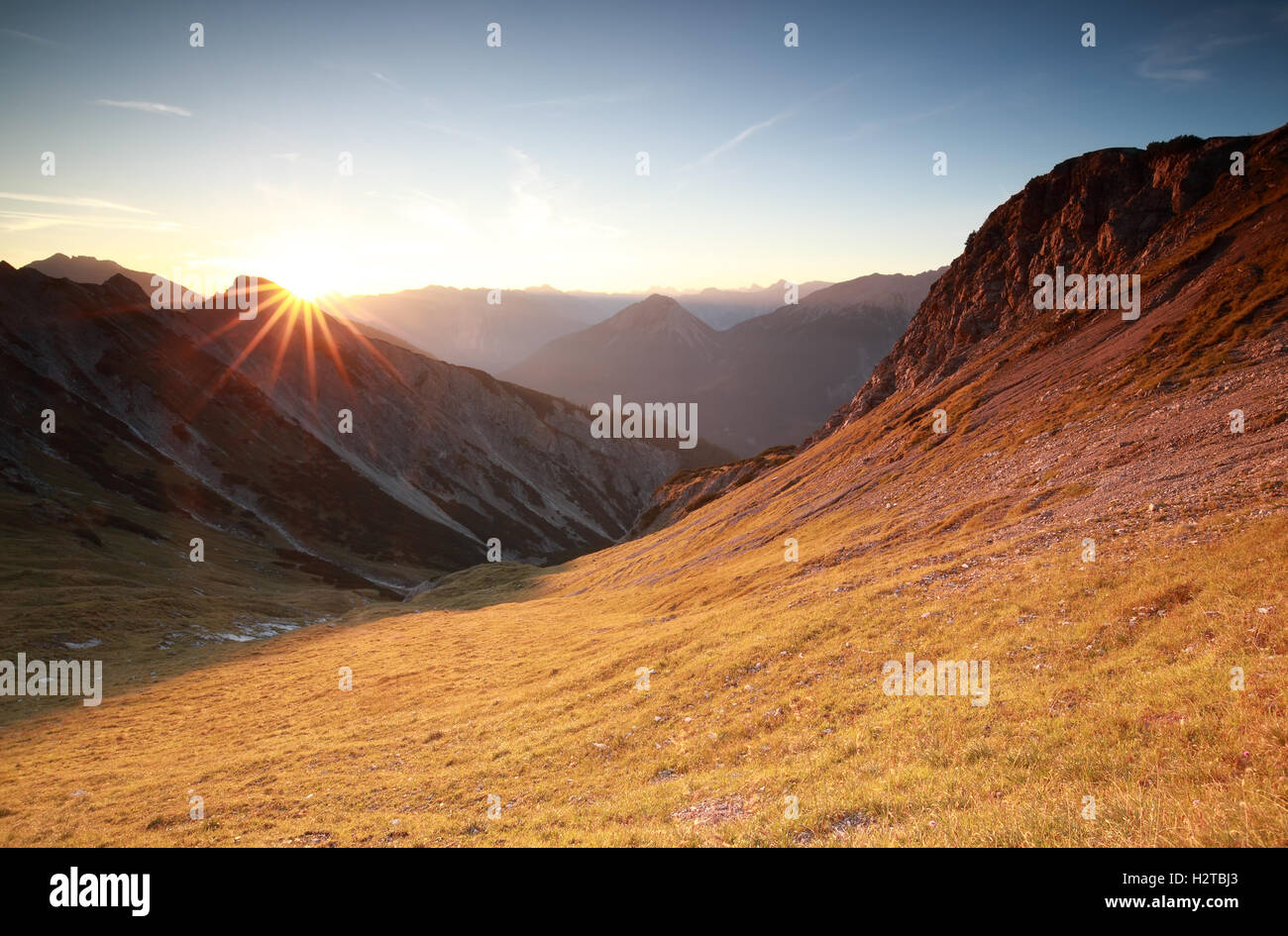 Autunm lever du soleil sur la montagne en Alpes, Autriche Banque D'Images