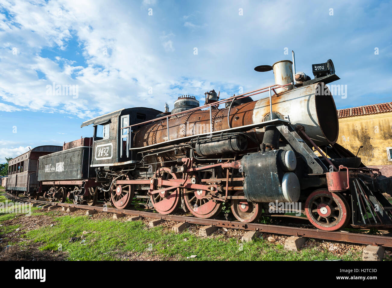 Rouillé vieux moteur à vapeur d'une locomotive à l'ancienne gare, à l'origine utilisé dans l'industrie du sucre, à Trinidad, Cuba Banque D'Images