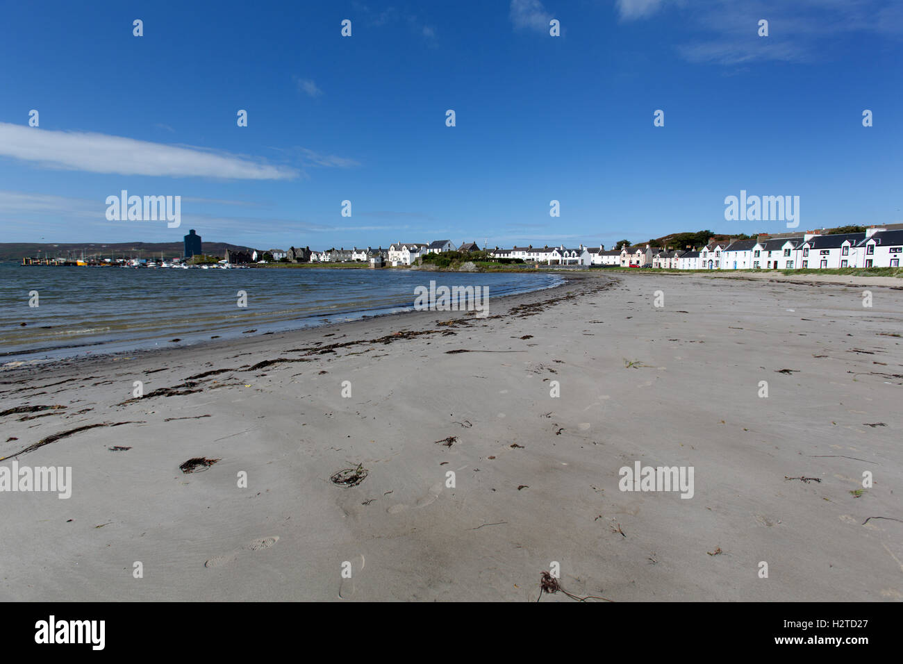 Île d'Islay, en Écosse. Vue tranquille pittoresque de Port Ellen's waterfront, à Frederick Crescent. Banque D'Images