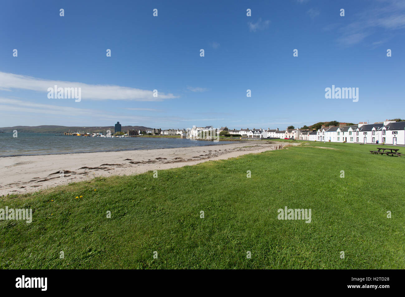 Île d'Islay, en Écosse. Vue tranquille pittoresque de Port Ellen's waterfront, à Frederick Crescent. Banque D'Images