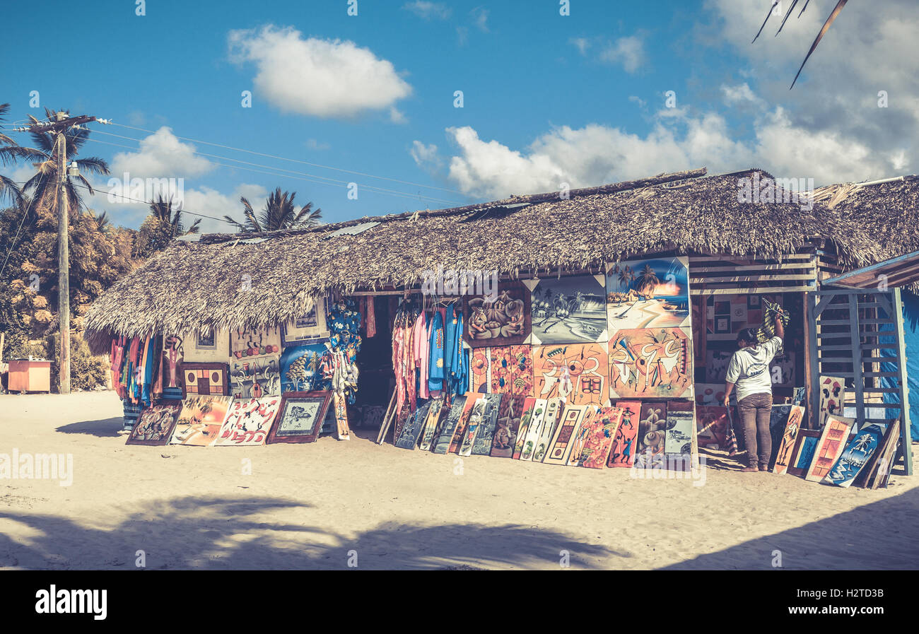 SAONA, RÉPUBLIQUE DOMINICAINE - 17 NOVEMBRE 2014 : peintures des Caraïbes sur l'île de Saona, République Dominicaine Banque D'Images