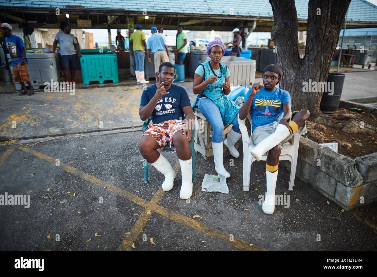 Barbados Oistins ville côtière de cuisine chef cuisinier paroisse Christ Church village de pêche petit magasin dans l'espace du marché du travail local Banque D'Images