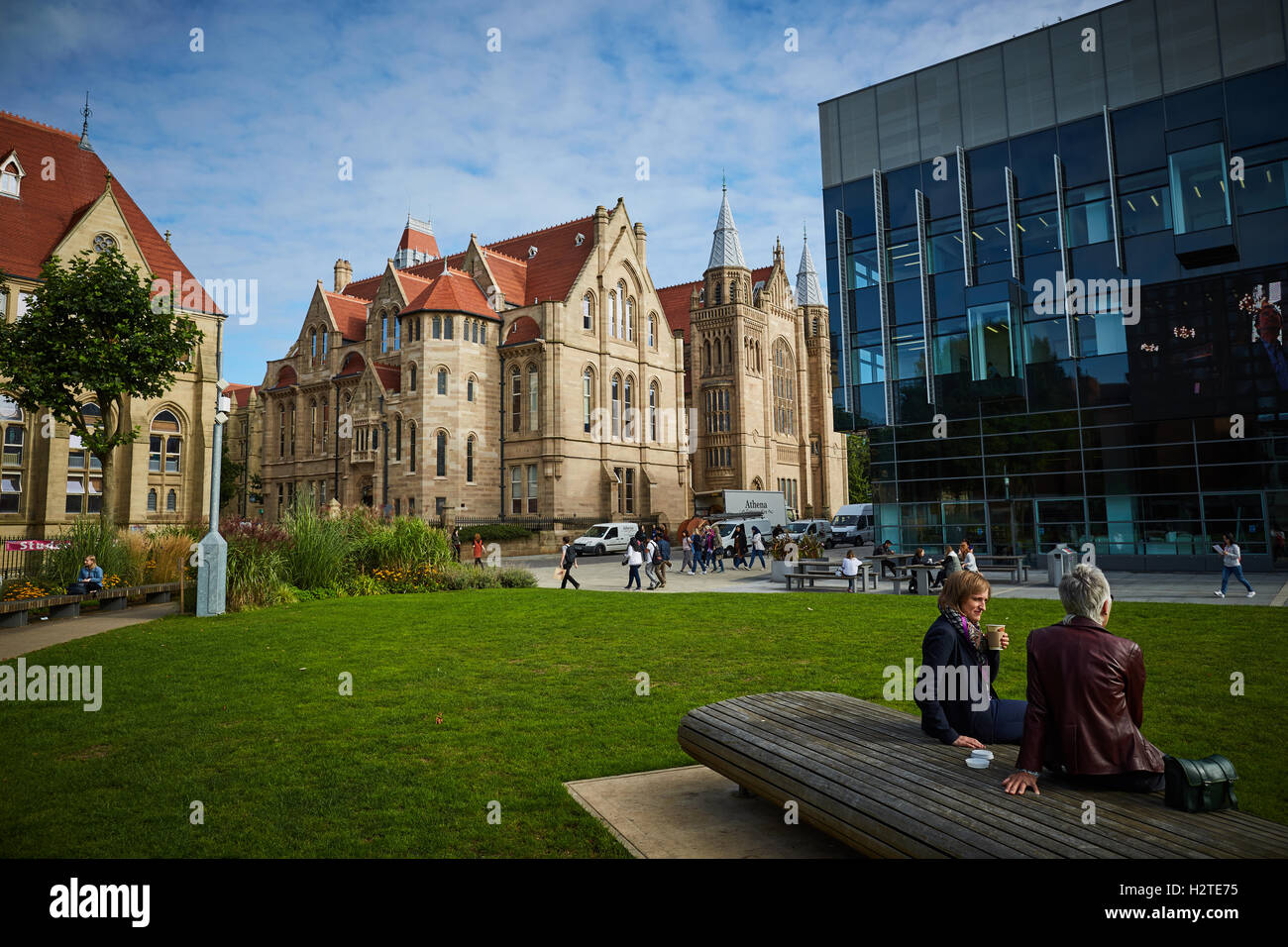 L'architecture des bâtiments historiques de l'Université de Manchester quadrangle quad université Universités college education school student Banque D'Images