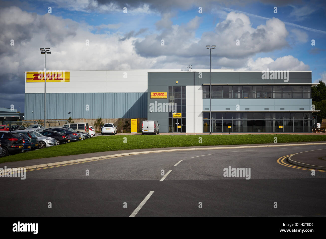 Le POINT DE SERVICE DHL DHL Express de l'aéroport de Manchester City pour le développement de l'espace développé pour laisser petit moyen large business businesse réussi Banque D'Images