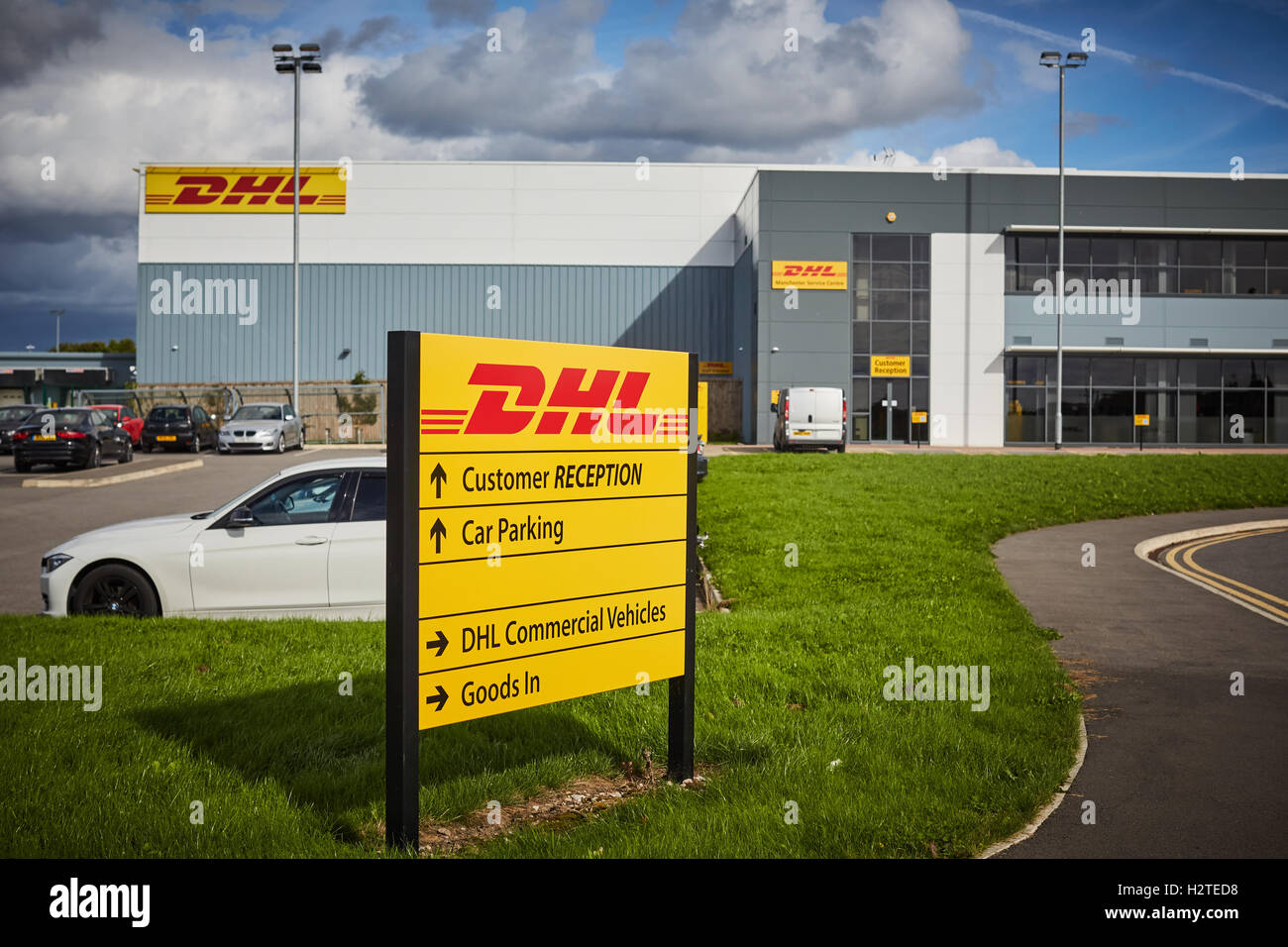 Le POINT DE SERVICE DHL DHL Express de l'aéroport de Manchester City pour le développement de l'espace développé pour laisser petit moyen large business businesse réussi Banque D'Images