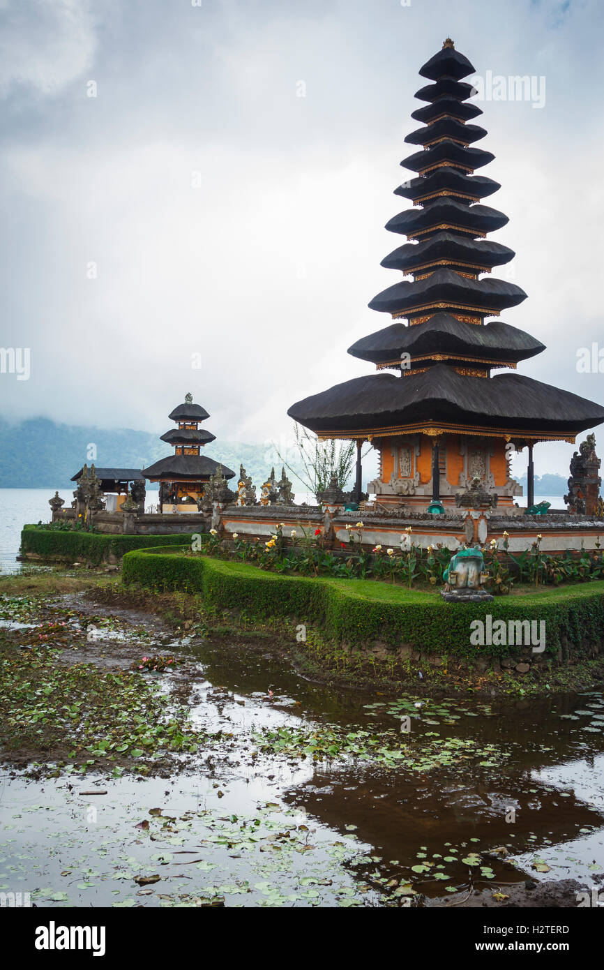 Pura Ulun Danu Bratan. Lake Bratan. Bali. L'Indonésie, l'Asie. Banque D'Images