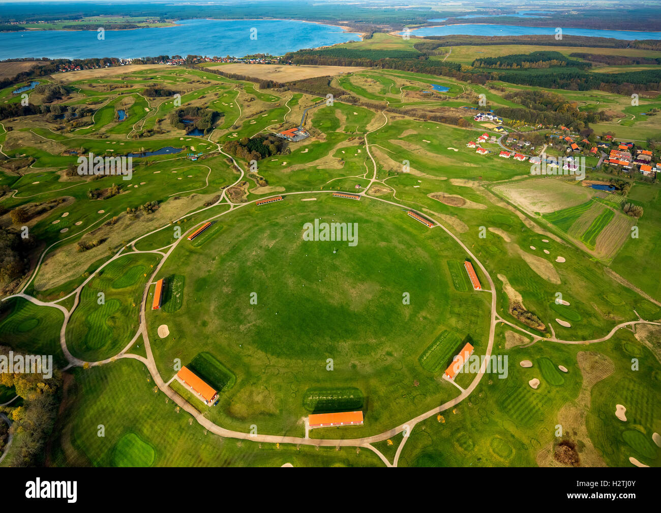 Photo aérienne, conduisant au grade de la golf &AMP ; Country club de Fleesensee, Scandinave golf club avec Buchholz Müritz Banque D'Images