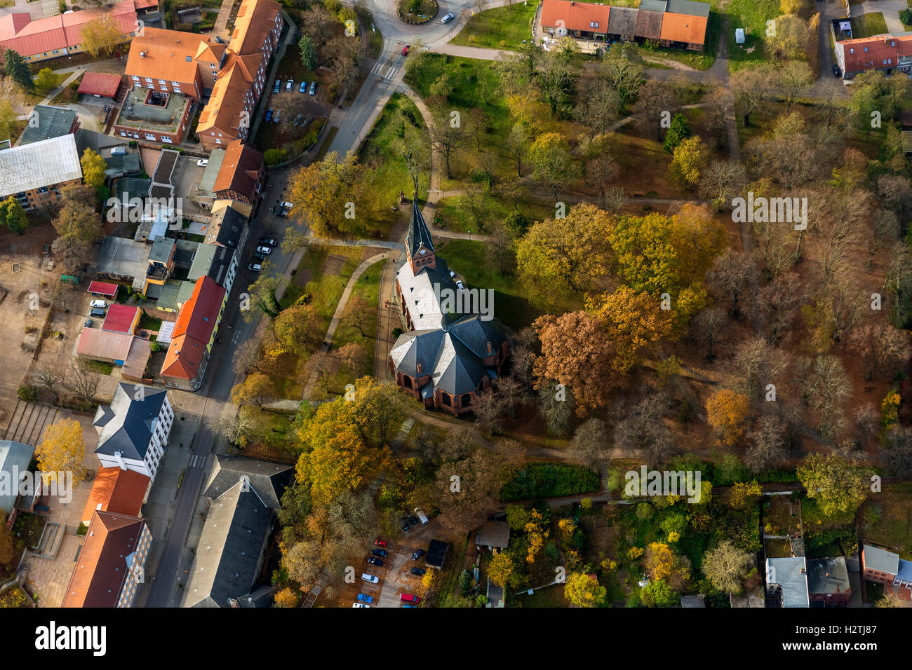 Vue aérienne, Malchow, église du village, district du lac Müritz, Mecklenburg-Vorpommern, Allemagne, l'Europe vue aérienne Vue d'oiseau-yeux Banque D'Images