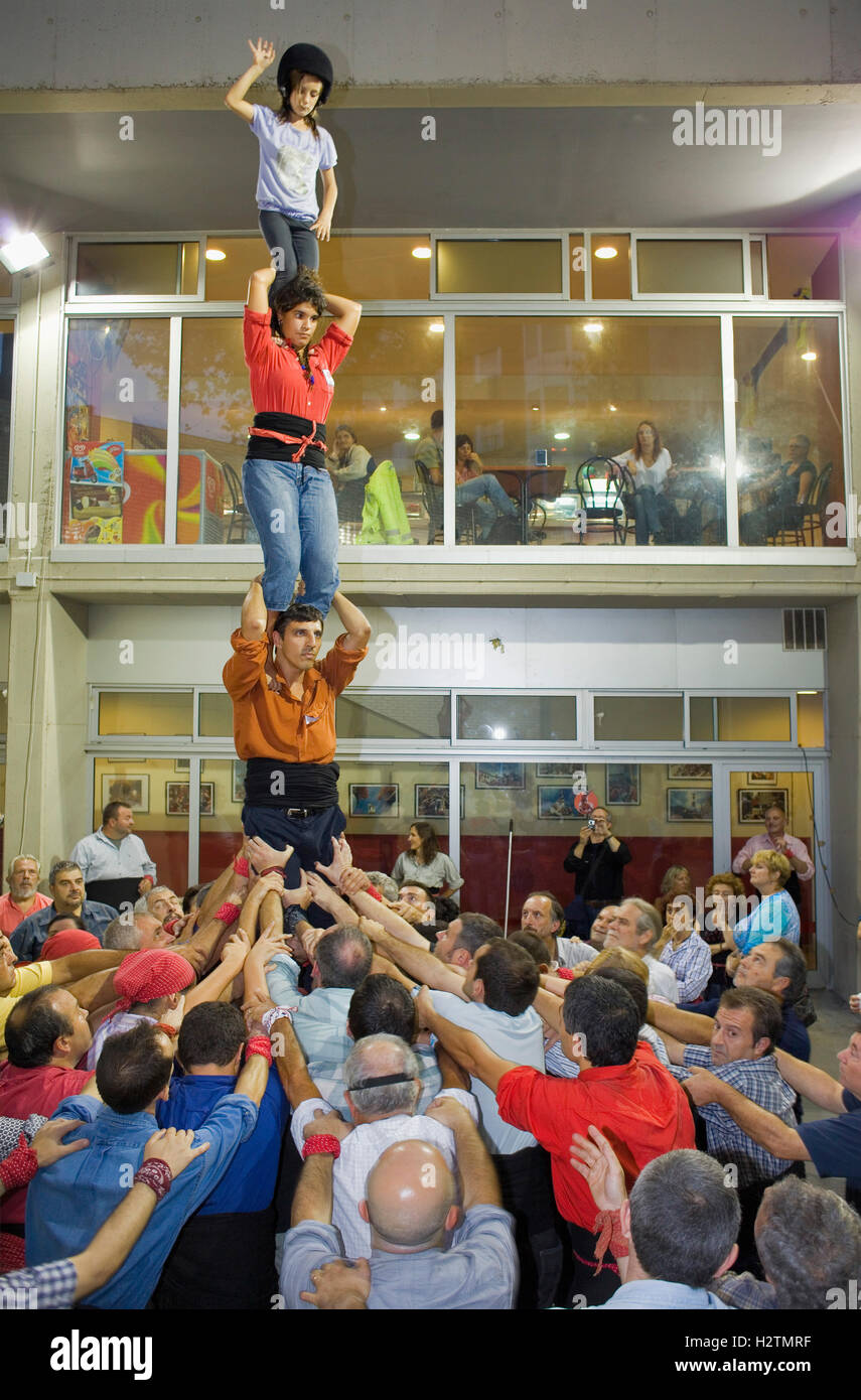 Castellers de Barcelona la formation.'Castellers' les capacités humaines, une tradition catalane.Siège de castellers de Barcelona. Banque D'Images