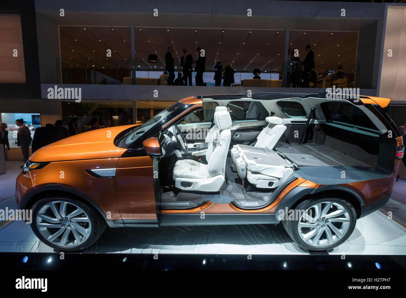 Modèle en coupe du nouveau Land Rover Discovery à Paris Motor Show 2016 Banque D'Images