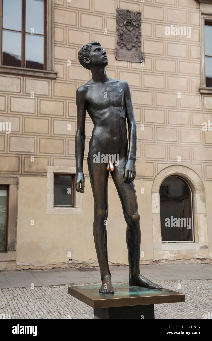 Jeunes Ou Le Gar on Avec Le P nis D or Par Milo Zet Statue De Bronze jeunes-ou-le-gar-on-avec-le-p-nis-d-or-par-milo-zet-statue-de-bronze