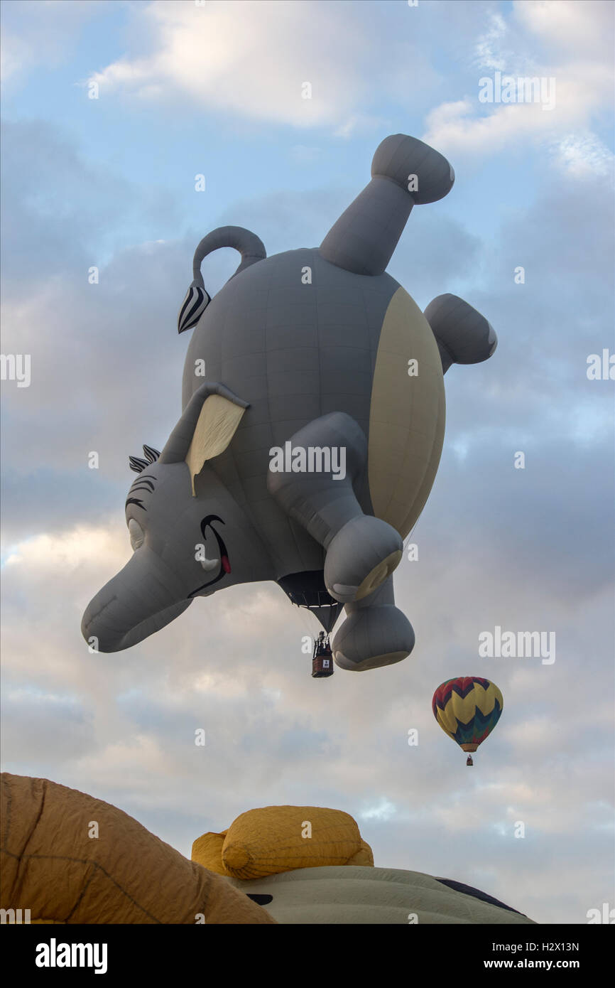 En forme d'éléphant spécial ballon à air chaud en altitude dans les Adirondacks Banque D'Images