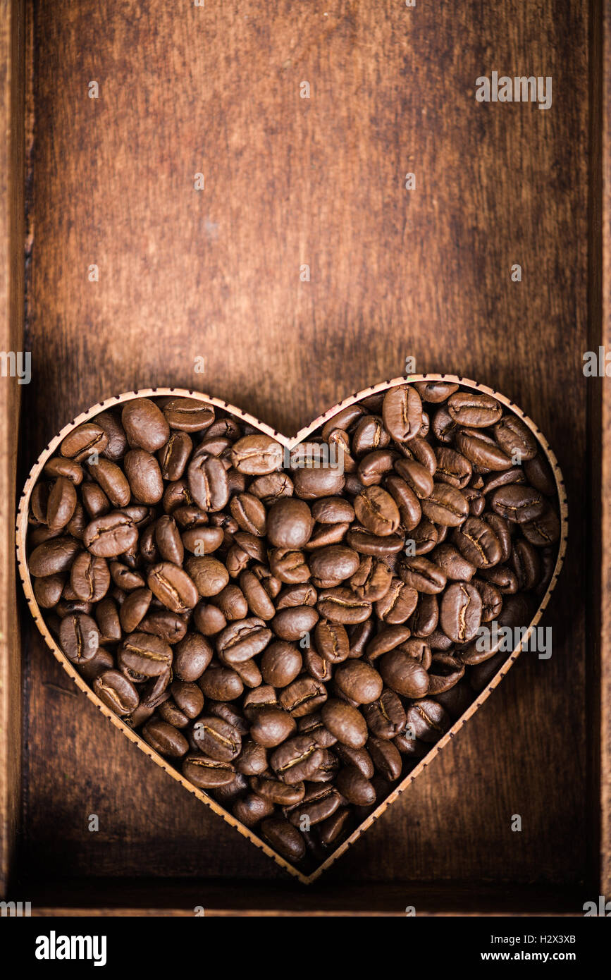 L'amour pour le café, les haricots dans roasten symbole en forme de coeur Banque D'Images