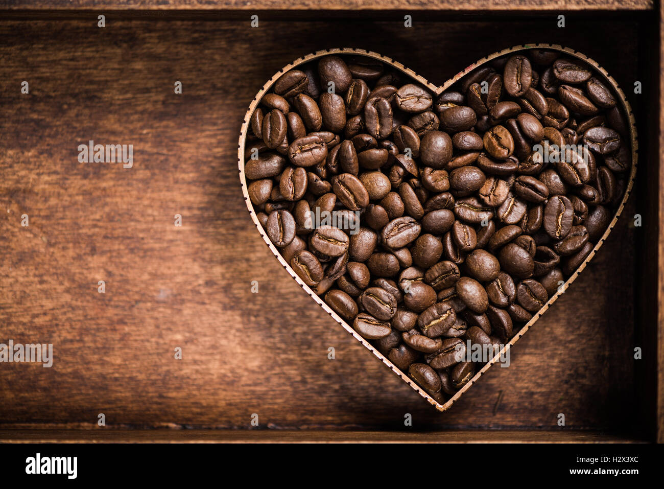 L'amour pour le café, les haricots dans roasten symbole en forme de coeur Banque D'Images
