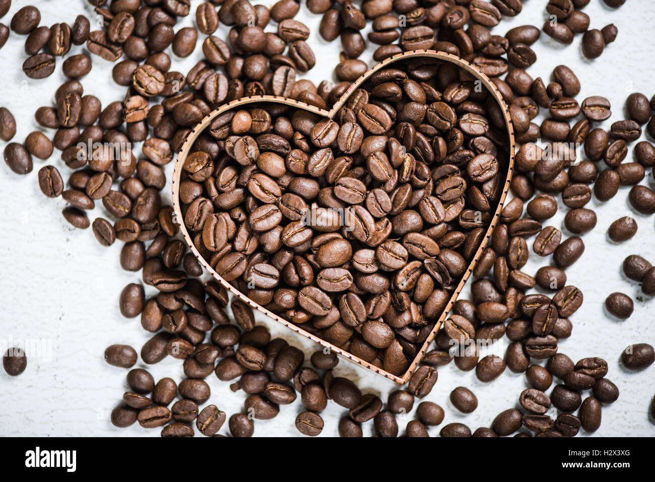 Le symbole en forme de coeur avec des grains de café aromatiques Banque D'Images