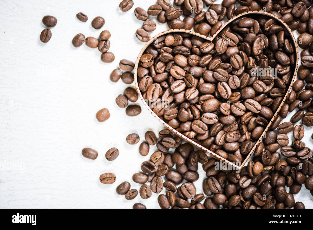 Le symbole en forme de coeur avec des grains de café aromatiques Banque D'Images