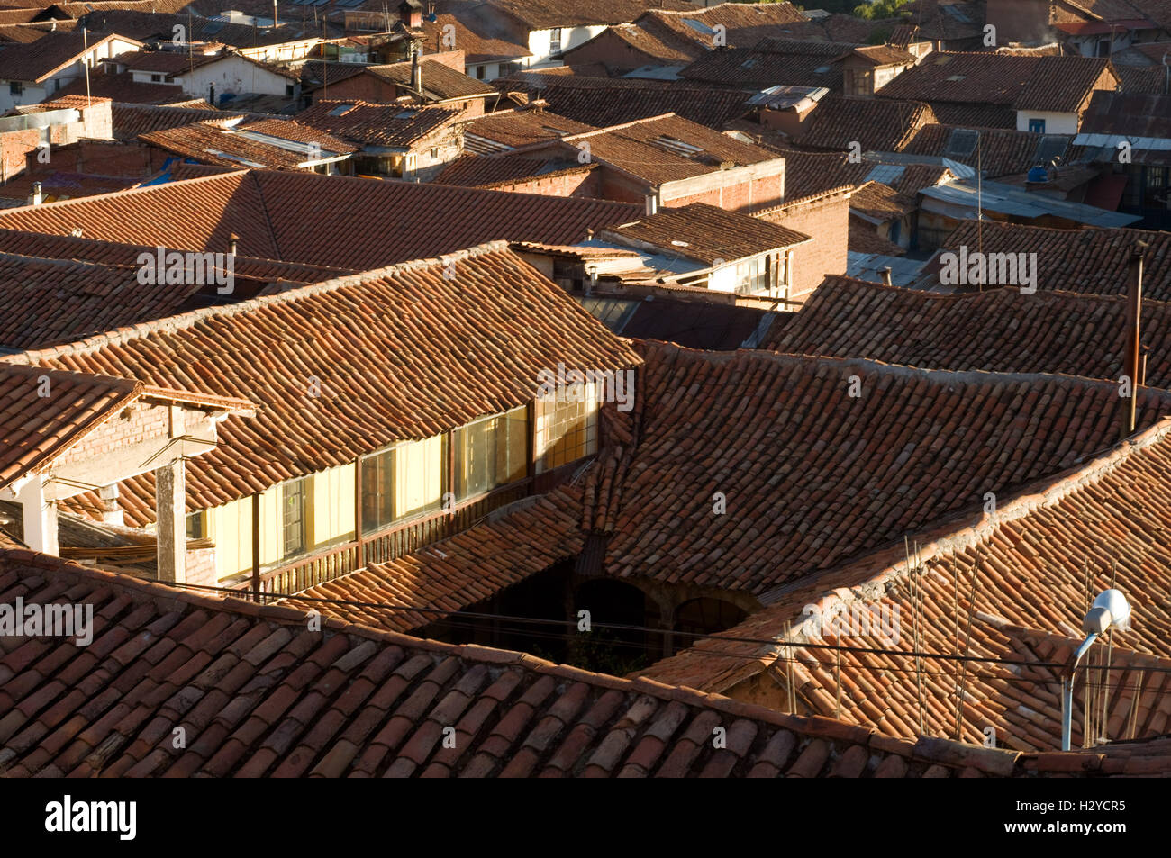 Vieille ville de Cuzco où dominent les toits de tuile. Cuzco. Situé dans les Andes péruviennes, Cuzco, élaboré en vertu de la règle de l'Inca Pachac Banque D'Images