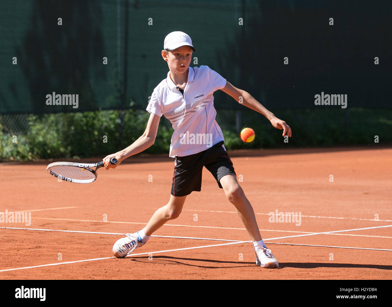 Tournoi de tennis pour les enfants de 9 à 12 ans Photo Stock - Alamy