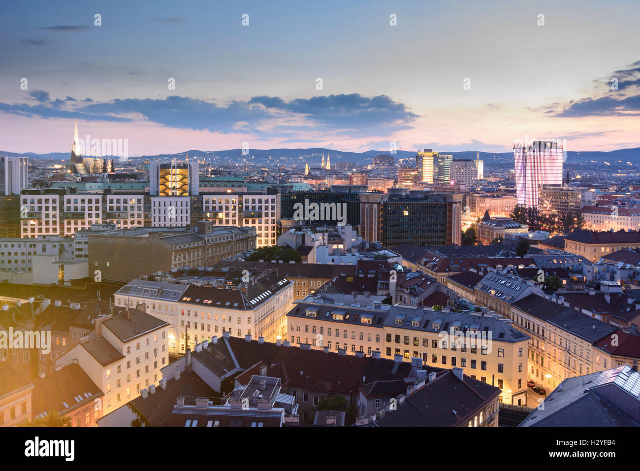 Wien, Vienne : voir au centre-ville , 3ème arrondissement , la cathédrale Saint-Étienne , trésor, Uniqa Tower, 00, Wien, Autriche. Banque D'Images